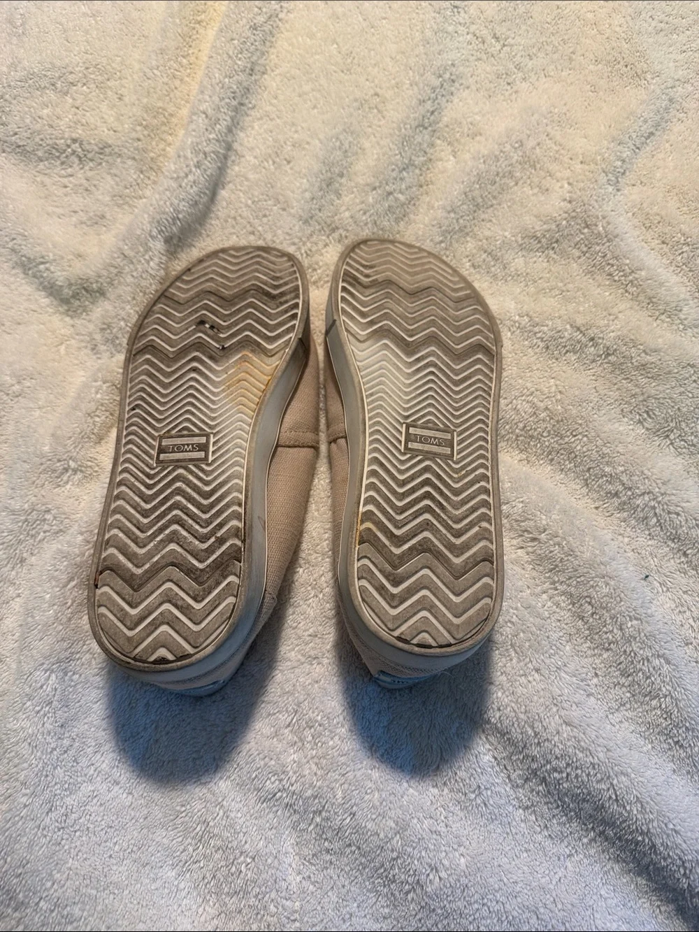 Toms Slip-On Canvas Flats in Light Taupe size 11